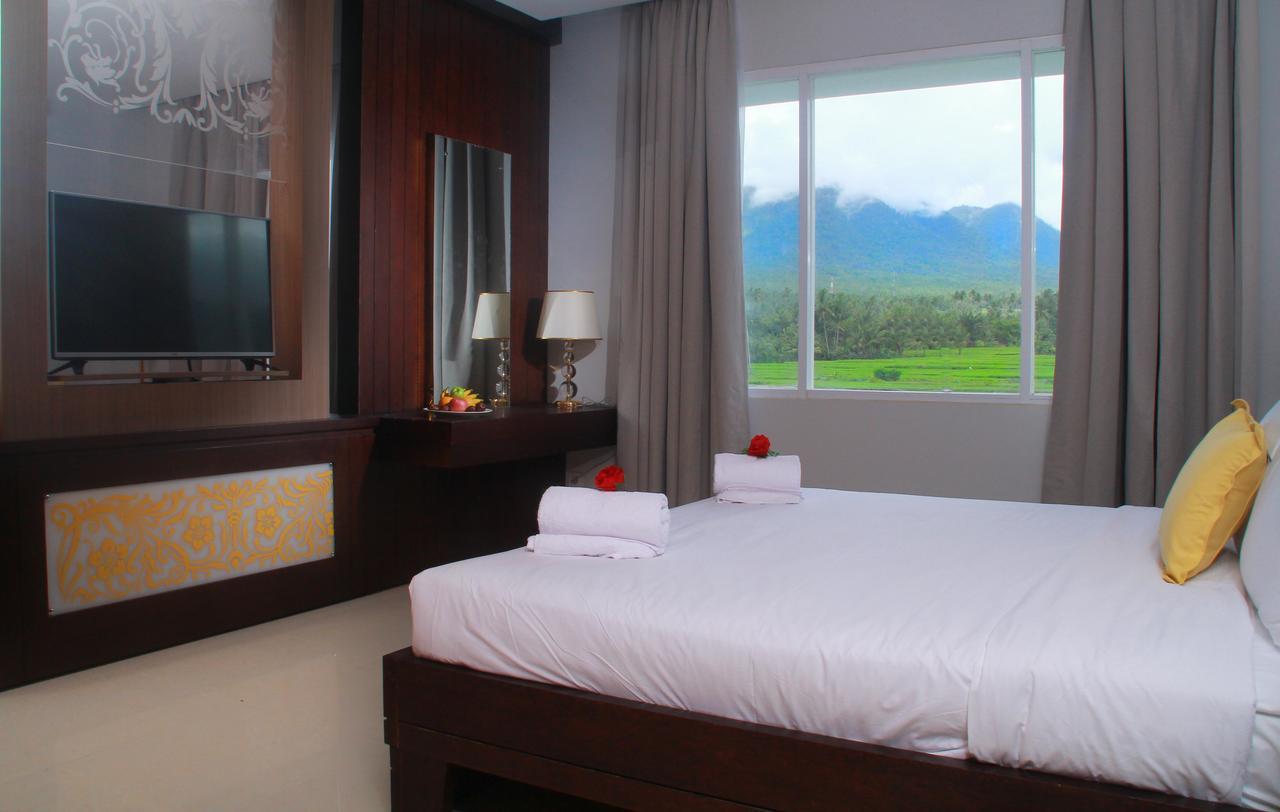 Sutanraja Hotel Kotamobagu Ngoại thất bức ảnh